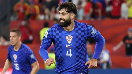 Gvardiol signs new long-term Man City contract