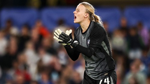 Hannah Hampton signs new contract at Chelsea