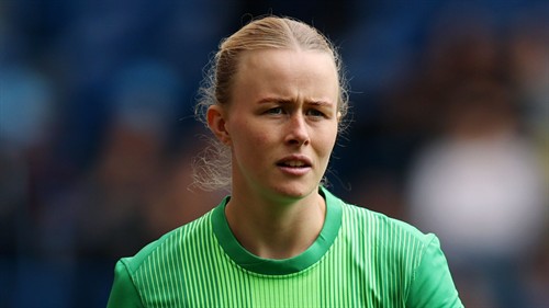 Hannah Hampton signs new contract at Chelsea