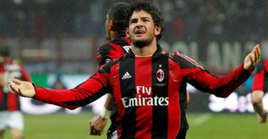 Serie A - Milan swat abject Napoli aside