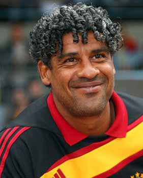 Rijkaard: I'm man for Chelsea job