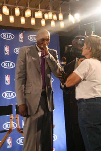 Lamar Odom wins NBA Sixth Man of the Year