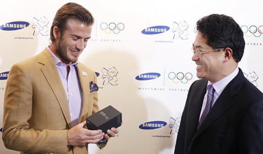 David jets Beck and forth