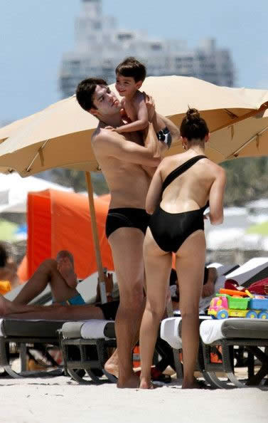 Kaka enjoys holiday in Miami with his family