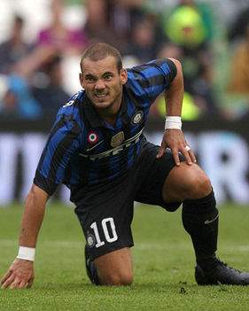 Sneijder Gets two-week deadline