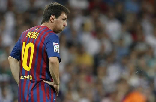 Messi vomited on the pitch during Supercopa, then scored