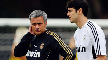 Kaka gives thanks to Mourinho