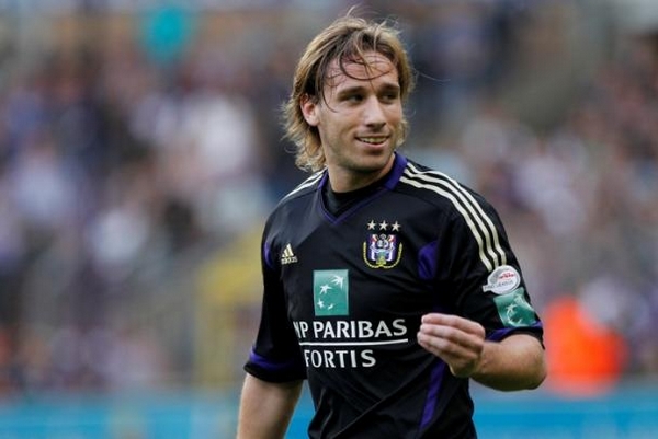 Arsenal step up interest in Anderlecht midfielder