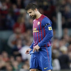 Barca's Pique out for two weeks
