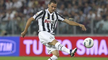 Bonucci commits to Juve future