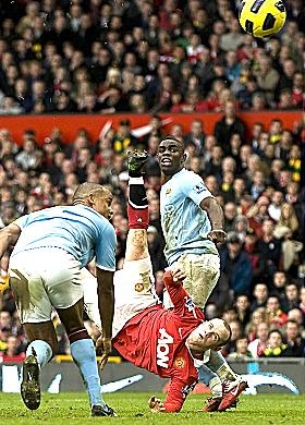 Micah Richards vows to snuff out Wayne Rooney in Manchester derby