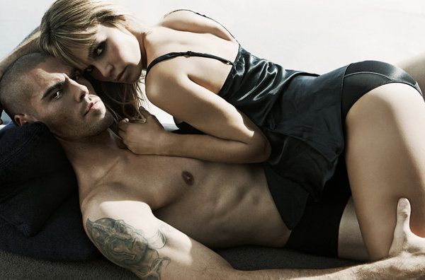 Víctor Valdes and his wife photshoot for DT