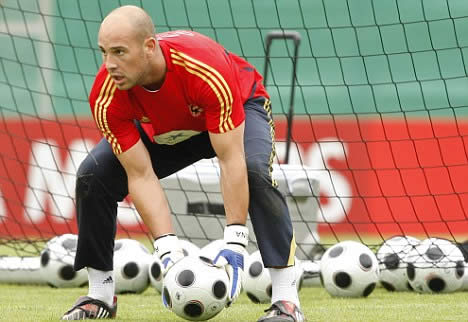 Liverpool keeper Reina is unimpressed with England quitters