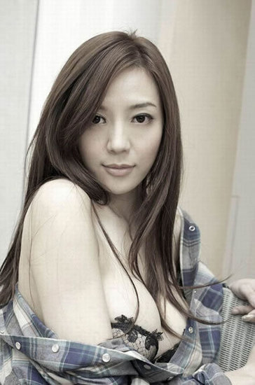 Sexy! Cica Chow's new photograph