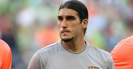Pinto agrees Barca extension - Goalkeeper happy to sign new deal with European champions