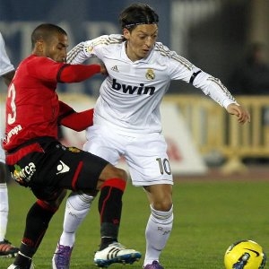 Late show helps Real increase lead