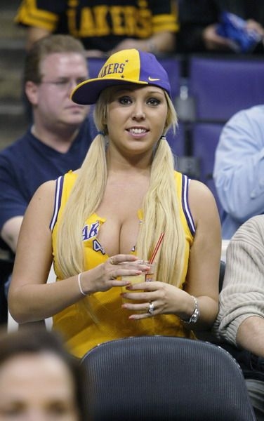 Tell you why Hollywood stars favour Lakers!