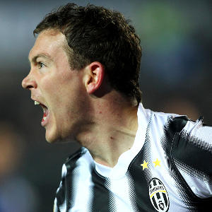 Juve go four clear, Totti breaks record
