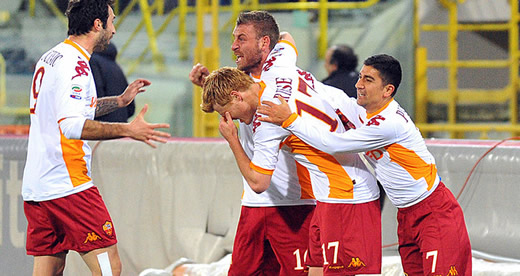 De Rossi signs new Roma deal - Italy international spurns the adances of City and commits to Roma