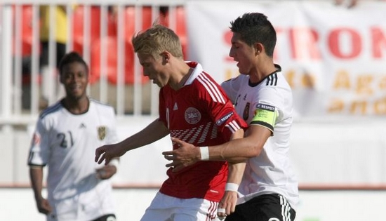 Fergie targets Ajax ace No.2: Manchester United watching young playmaker
