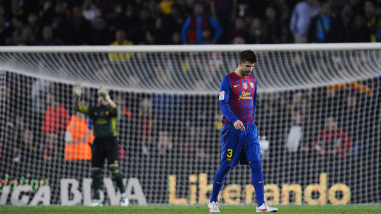 Ten-man Barca struggle to win