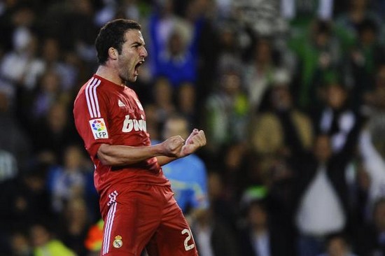 Real Madrid star refuses to be drawn on Man City and Chelsea link