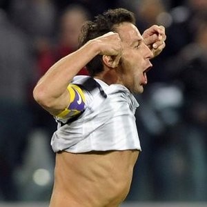 Del Piero puts pressure on Juve