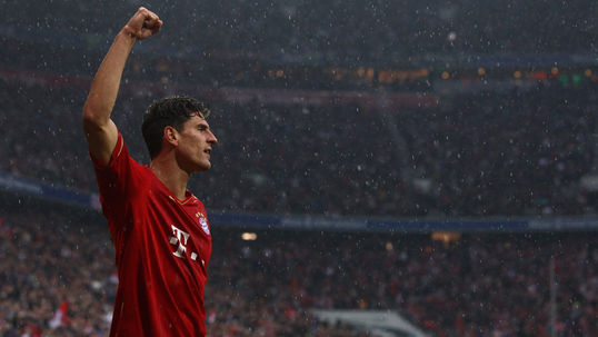 Gomez signs new Bayern deal