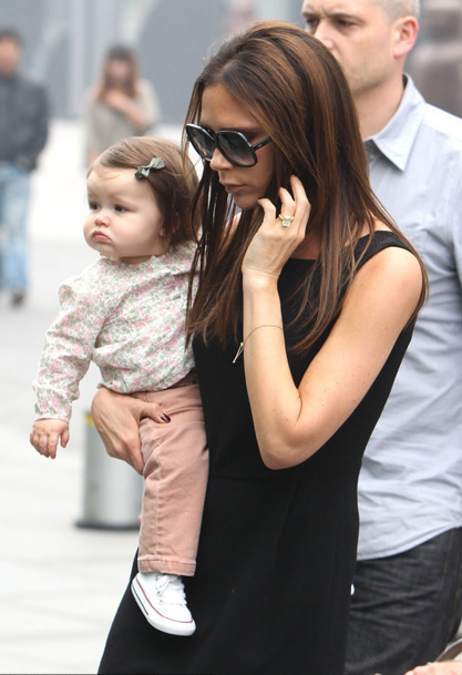 Victoria takes a walk with daughter in Beijing