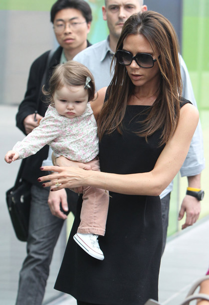 Victoria takes a walk with daughter in Beijing