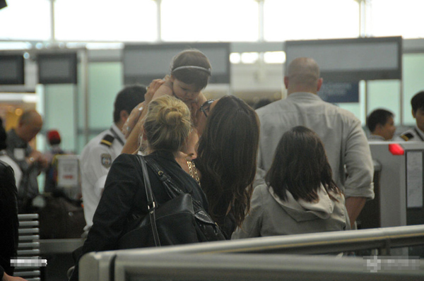 Victoria Beckham and Harper Seven end their promotional tour of Asia