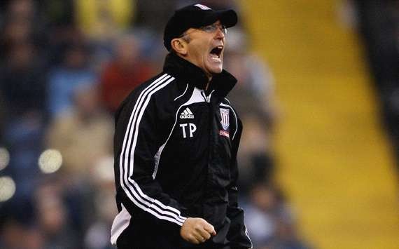 Pulis urges England fans to get behind Hodgson ahead of Euro 2012