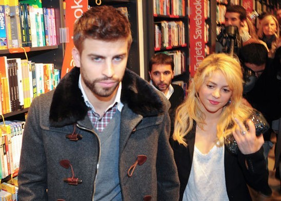 Pique and Shakira walked arm in arm and showed loving