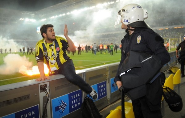Rioting broke out in the Spor Toto Süper Lig