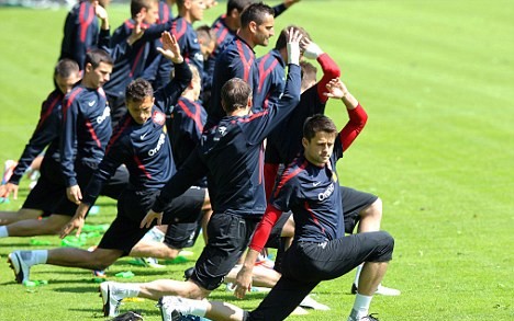 Hodgson on his own on rest cure: England players holiday as rivals ready for Euro 2012