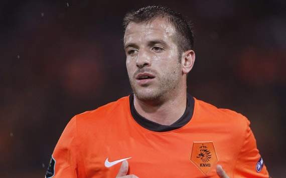 Van der Vaart insists he is worthy of Netherlands starting place at Euro 2012