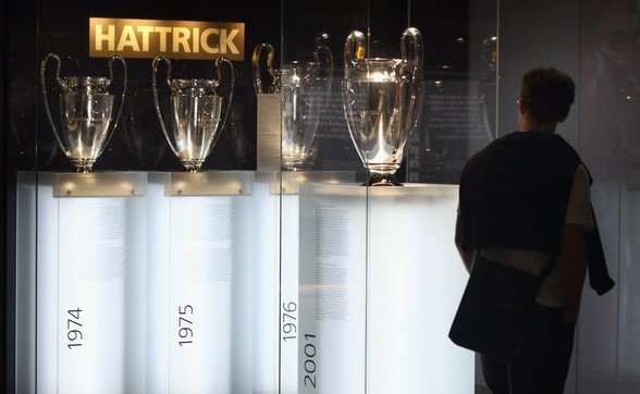 Bayern München opened the exhibition hall to public