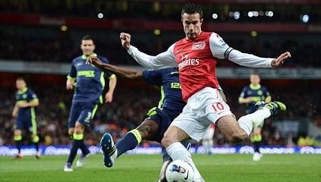 Arsenal left to sweat as RVP praises Juve but refuses to comment on his future