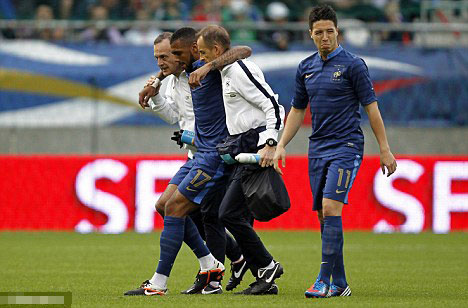 England handed boost with French star M'Vila set to miss crunch clash