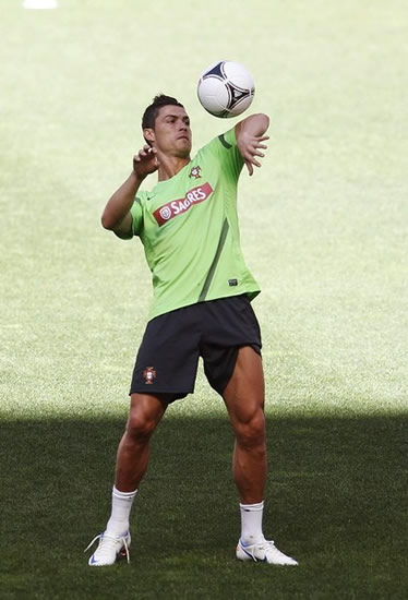 Portugal players prepare for Euro 2012