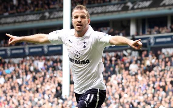 Van der Vaart happy to stay at Tottenham