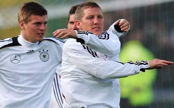 Schweinsteiger wants Germany to show 'fighting' spirit at Euro 2012