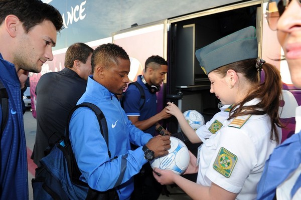 France National Team arrived in Ukraine donetsk, and the airline stewardess ask for their autographs