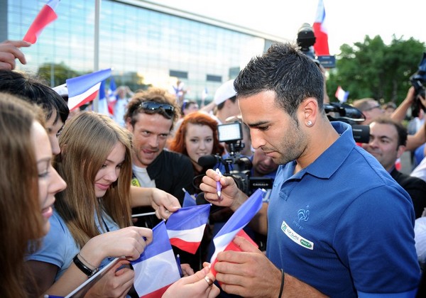 France National Team arrived in Ukraine donetsk, and the airline stewardess ask for their autographs