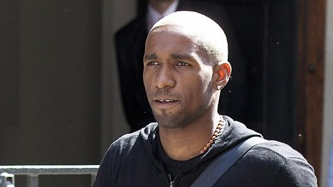 Defoe flies home from Euro 2012 after England striker's father tragically passes away
