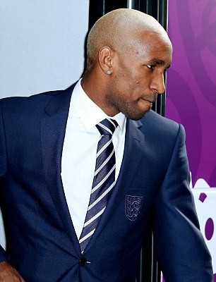 Defoe flies home from Euro 2012 after England striker's father tragically passes away