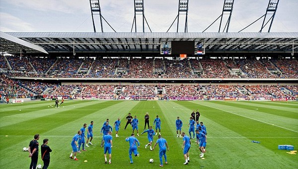 Dutch a target of Poles' racist abuse with stars subjected to vile monkey chants