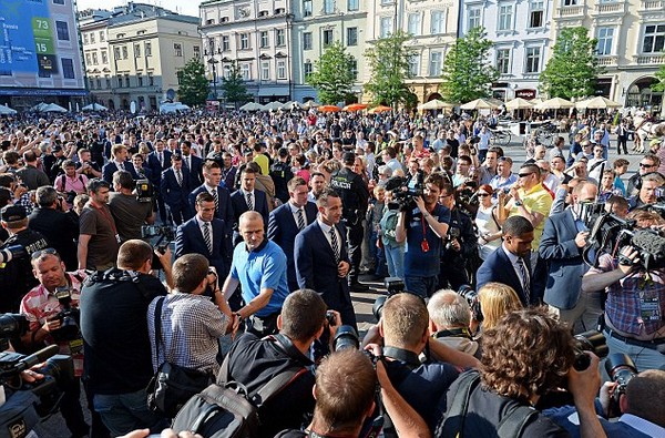 Welcome to Krakow! England squad walk among huge crowds to attend reception