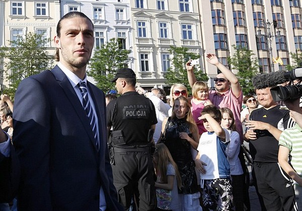 Welcome to Krakow! England squad walk among huge crowds to attend reception