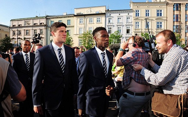 Welcome to Krakow! England squad walk among huge crowds to attend reception